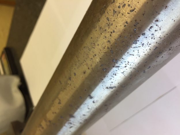 Tige de vérin piquée